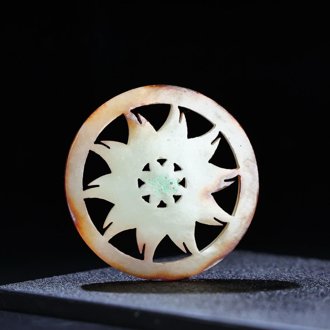 A piece of Han Dynasty jade Sanxingdui cultural jade (1 of 9)