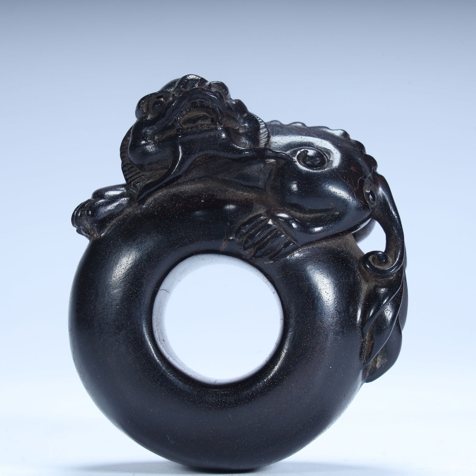 A Qing Dynasty rosewood carved dragon pattern finger: Qing Dynasty rosewood carved dragon pattern finger SIZE: Size: H:4cm L:7.5cm W:7cm W:96g (The Dimensions Of All Batches Are Manually Measured.If You Need More Detailed Information, Please Contact Our