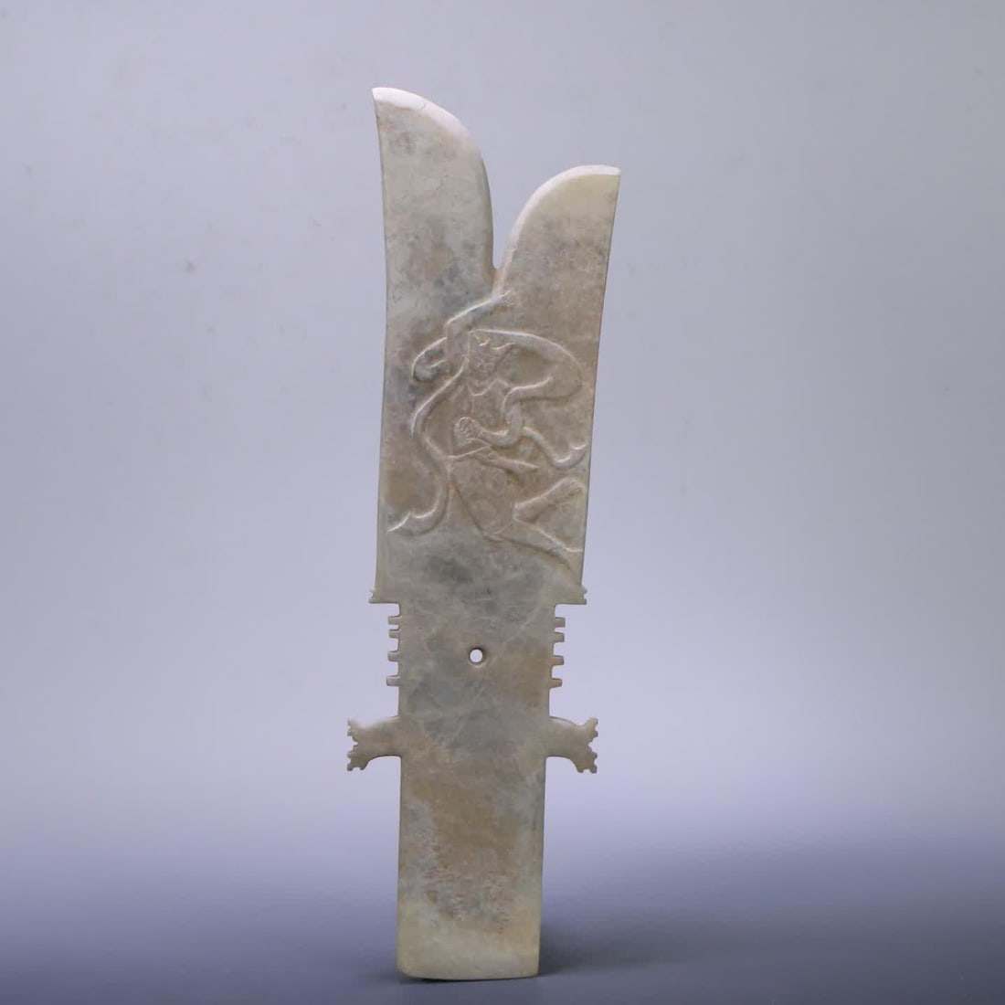 A piece of Sanxingdui culture ancient jade tooth zhang (1 of 9)