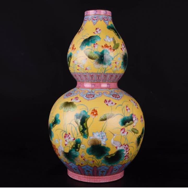 A Qing Qianlong flower yellow lotus gourd (1 of 9)