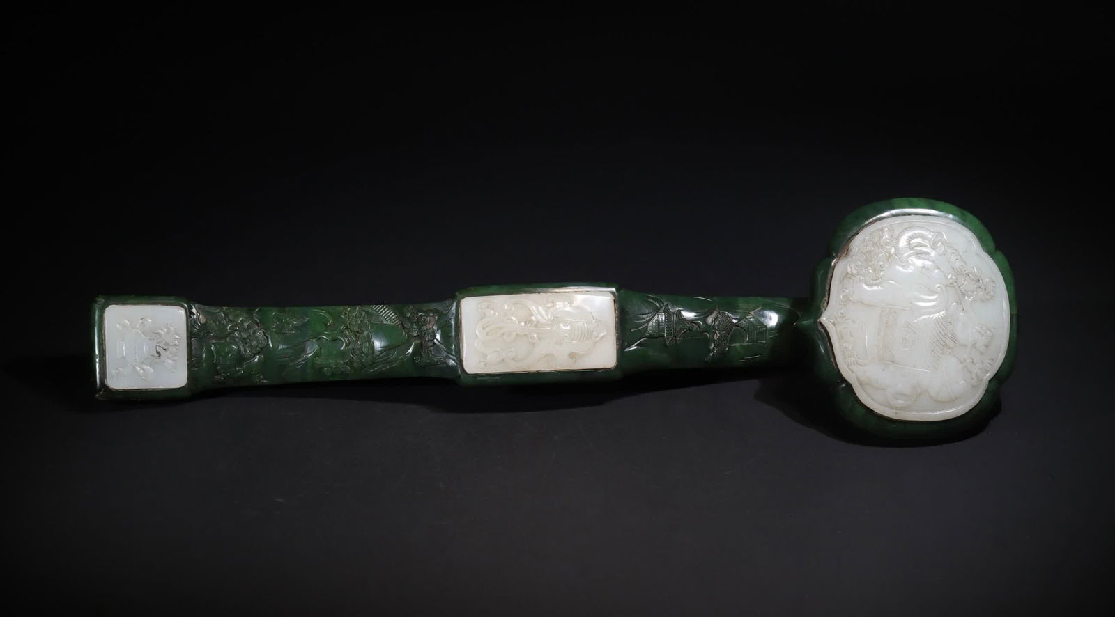 A piece of Qing Dynasty jasper inlaid with white jade is peaceful and wishful (1 of 11)