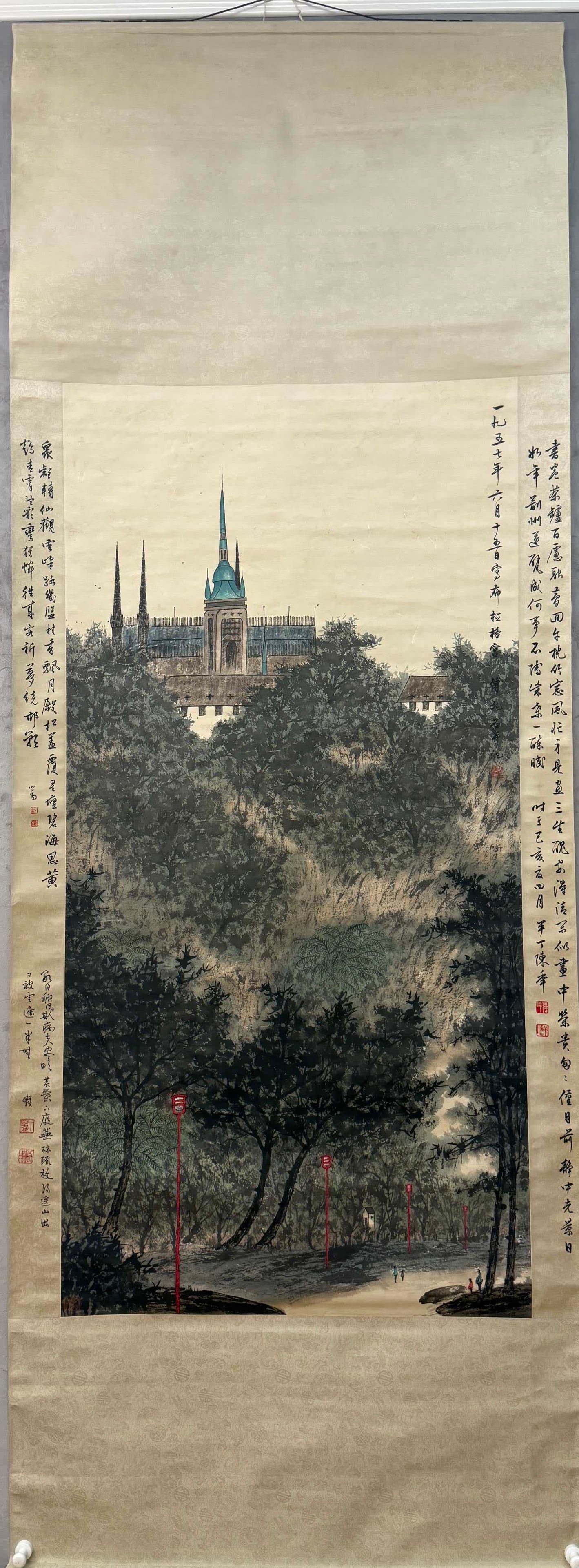 A landscape painting by Fu Baoshi: Fu Baoshi's landscape painting SIZE: 137x68cm (The Dimensions Of All Batches Are Manually Measured.If You Need More Detailed Information, Please Contact Our Customer Service Before Bidding.)