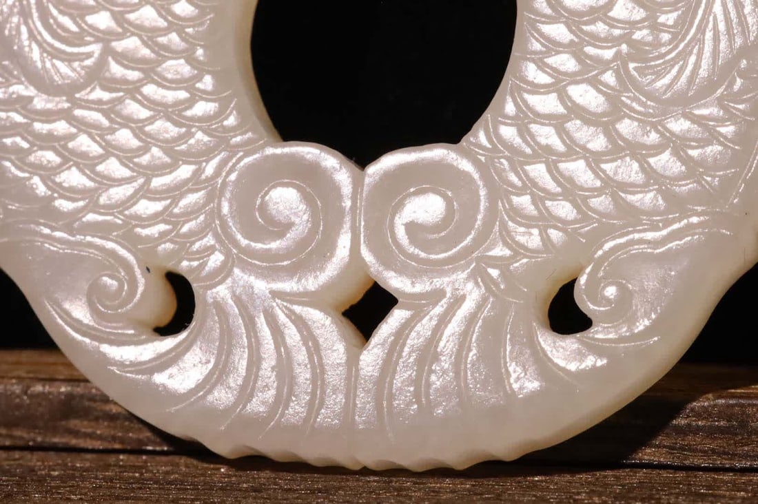 A piece of Qing Dynasty Hetian jade sprinkled with golden skin and double fish dragon jade (1 of 9)