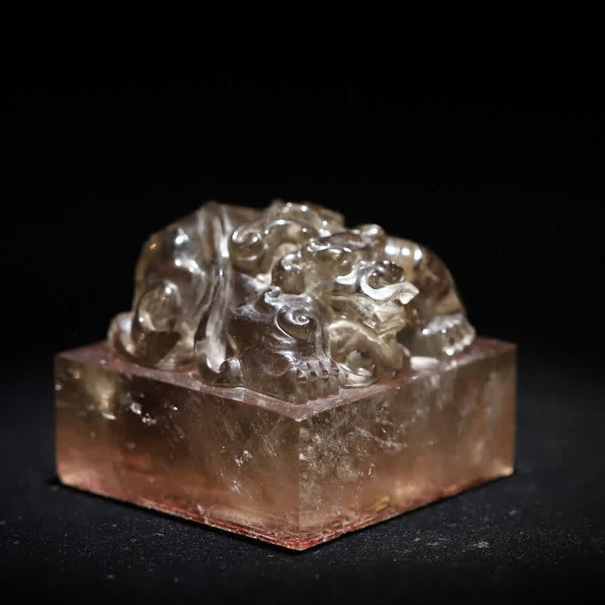 A Qing Dynasty tea crystal dragon button seal (1 of 9)