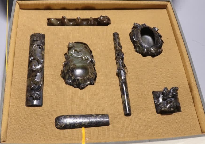 A set of ancient jade dragon pattern study (1 of 9)