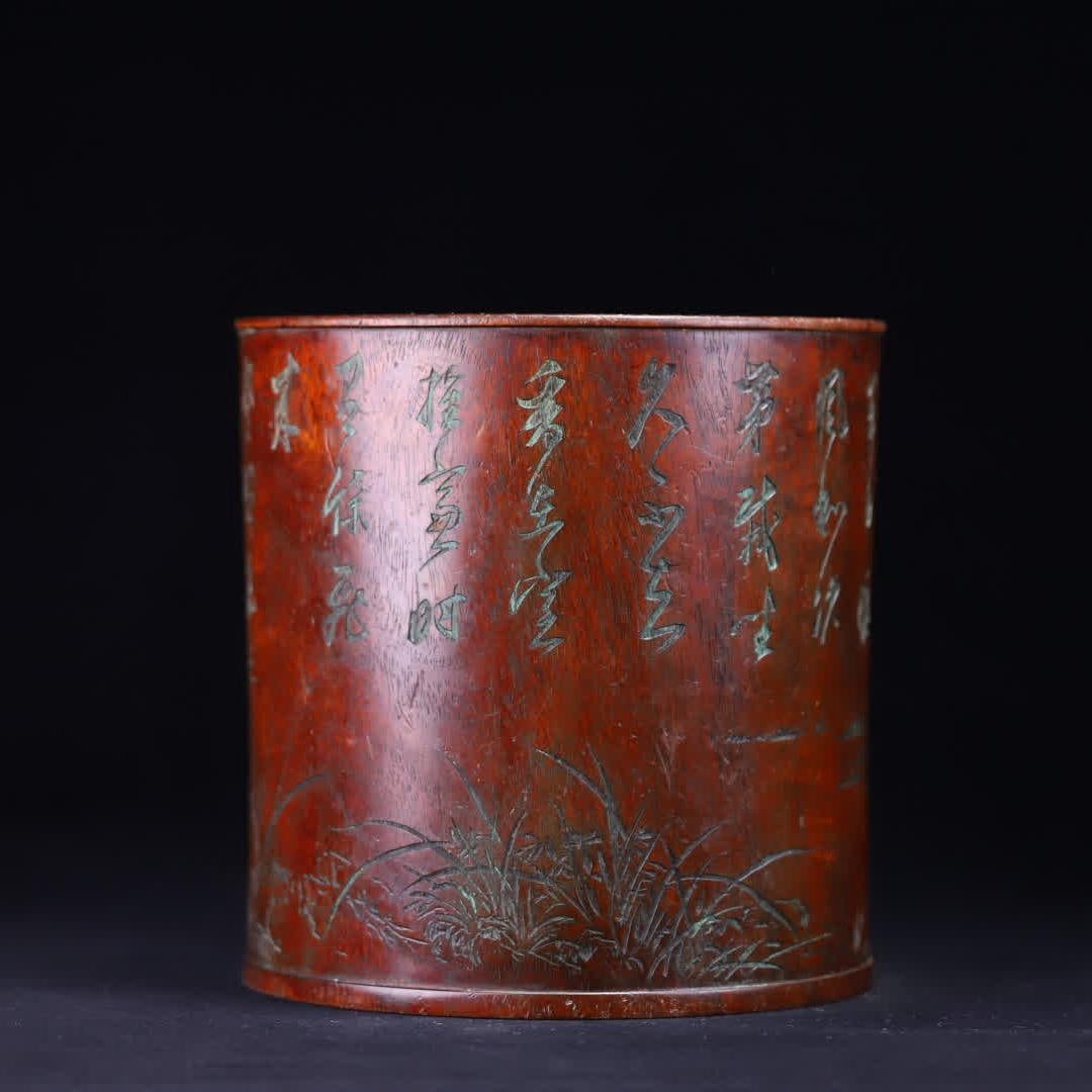 A Qing Dynasty Huanghuali poetry orchid grass pattern pen holder: Qing Dynasty Huanghuali Poetry Orchid Grass Pattern Pen Holder is carved into a straight cylinder classic standard with a whole material Huanghuali, the shape is full and regular, the yellow rosewood