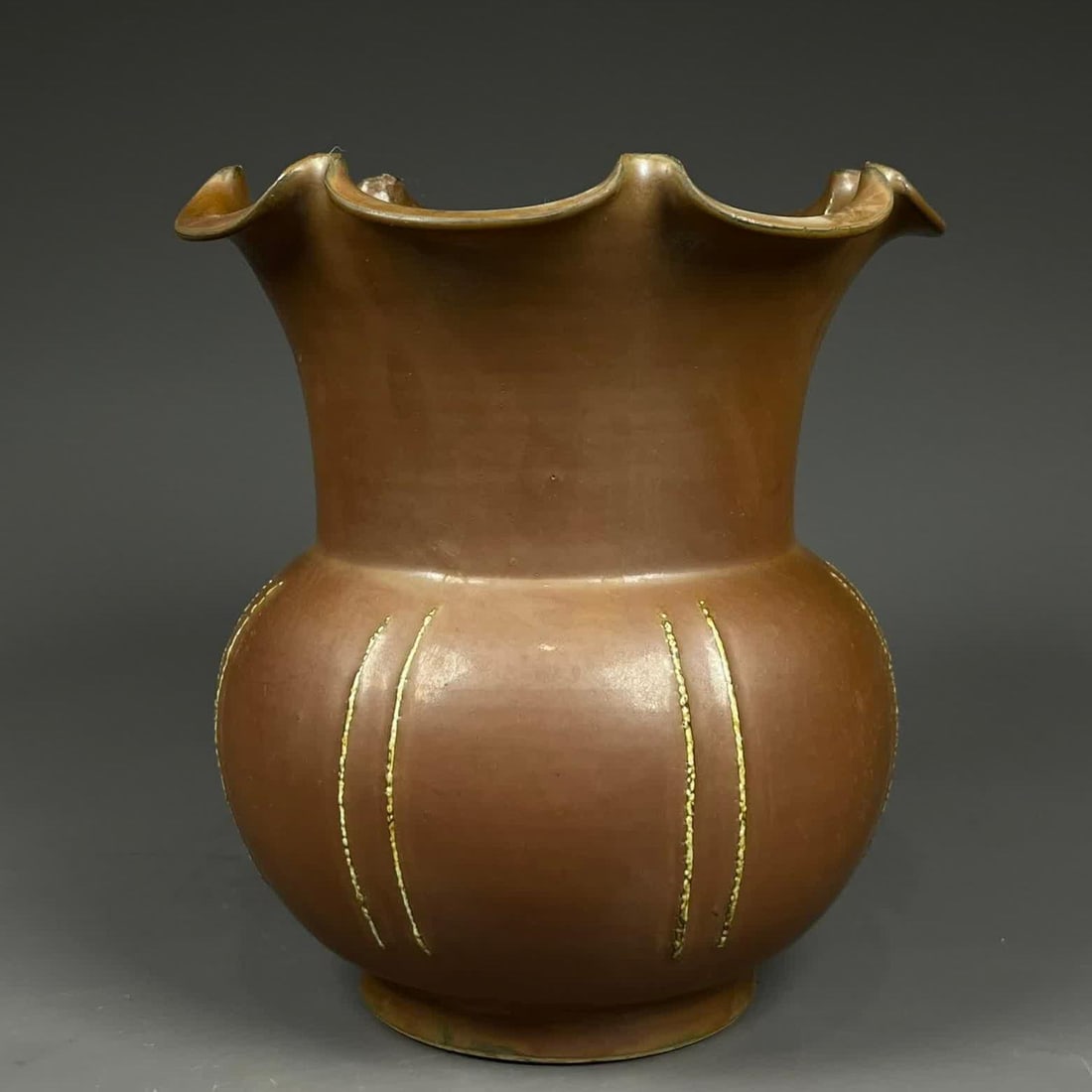 A piece of Song Jiexiu kiln sauce glaze line striped flower mouth slag bucket (1 of 9)