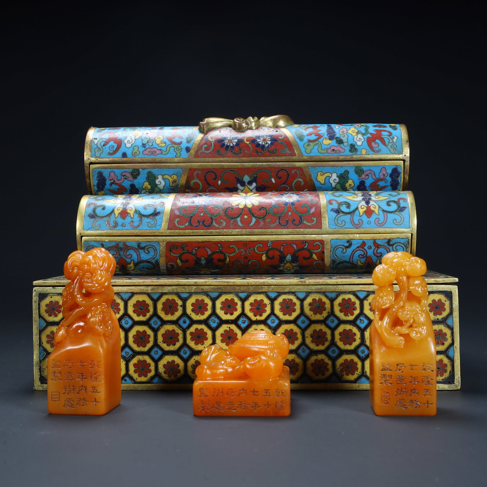 A set of Qing Dynasty "Qianlong 57 Years" Tian Huangshi seal (a set) with copper tire cloisonné (1 of 18)