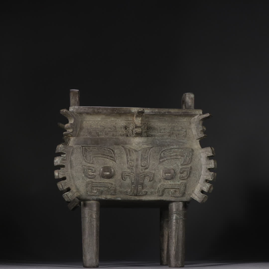 A copper gluttonous pattern square tripod (1 of 9)