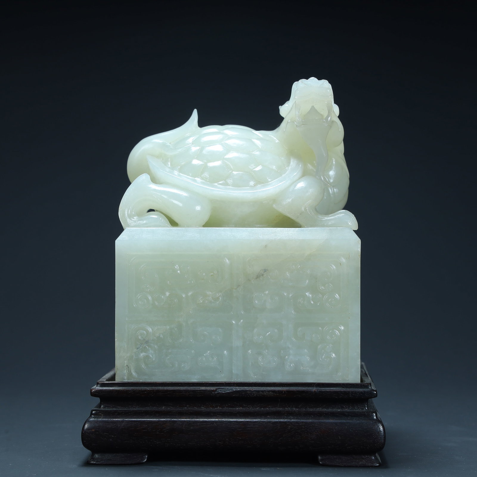 A Qing Dynasty Hetian jade dragon turtle button jade seal (1 of 13)