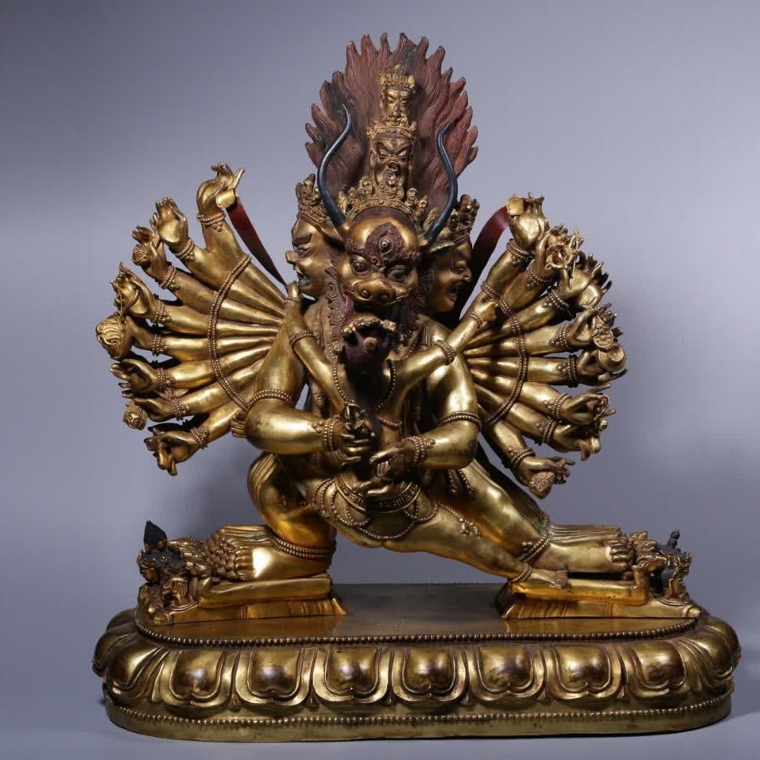 A Qing Dynasty bronze gilt statue of Dawei De Vajra (1 of 9)
