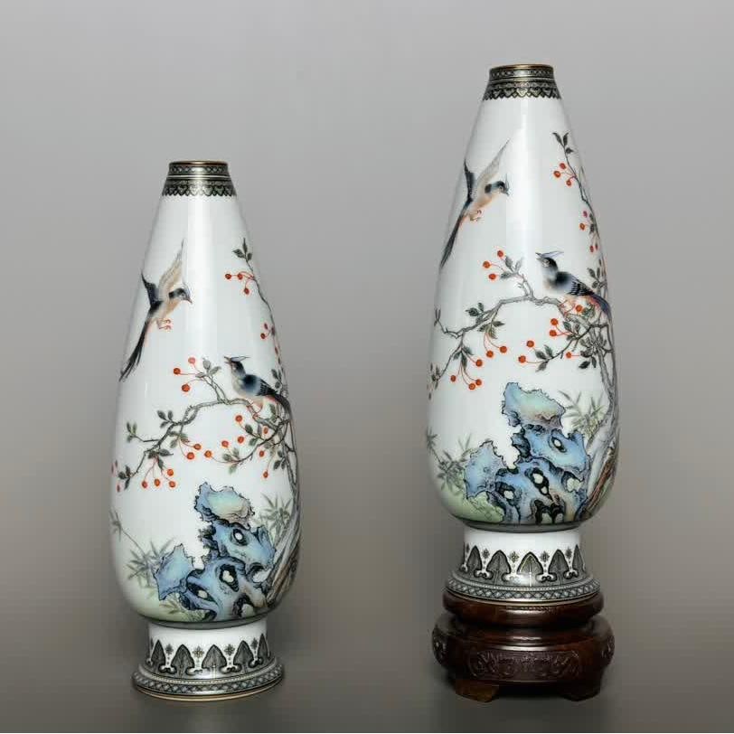 A pair of corn bottles with ink color patterns painted with gold edges and flower and bird poems (1 of 9)