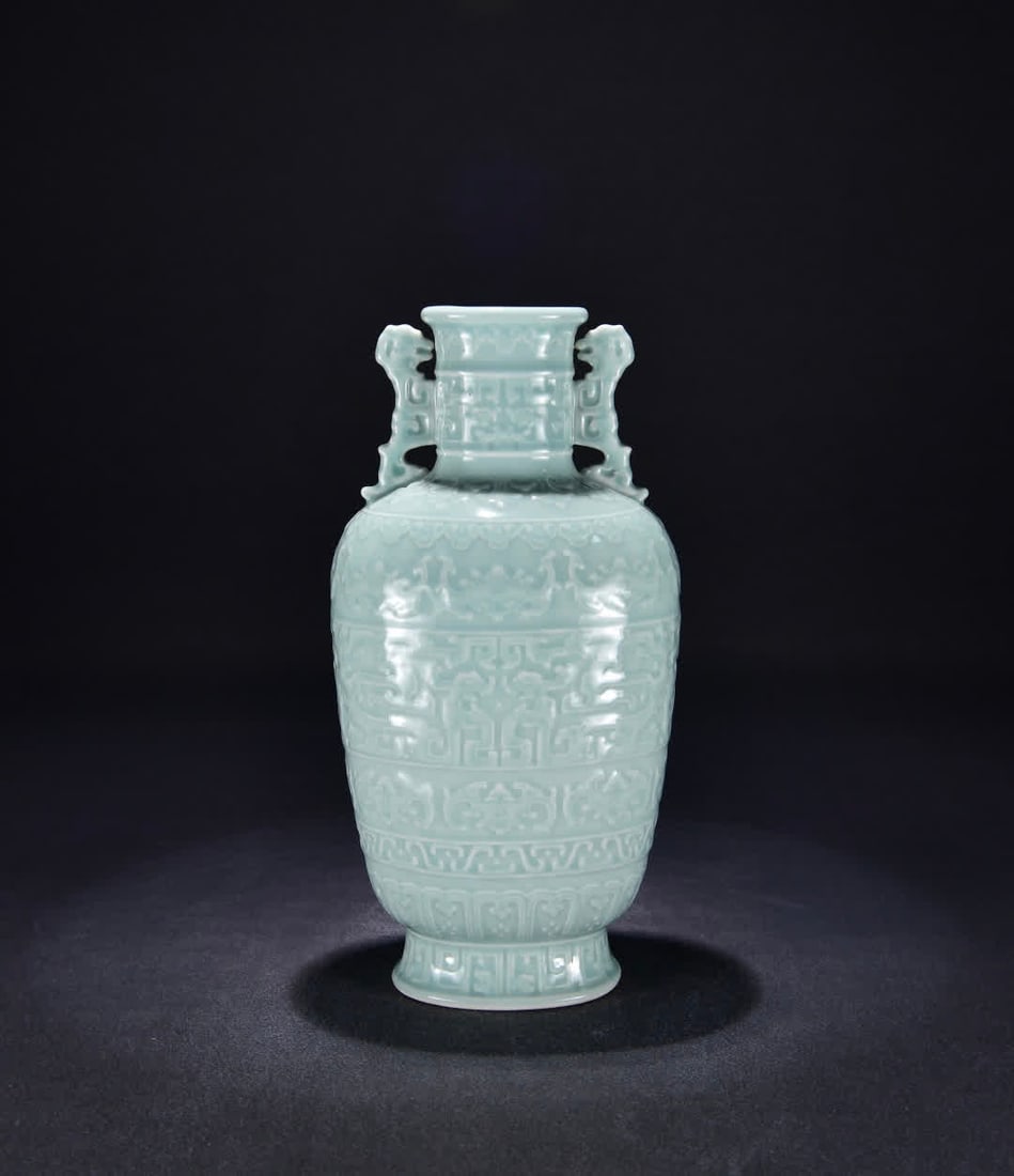 A Qing Qianlong pink celadon carved phoenix pattern amphora: Qing Qianlong pink celadon carved back phoenix pattern amphora SIZE: H:38cm W:18cm (The Dimensions Of All Batches Are Manually Measured.If You Need More Detailed Information, Please Contact Our Custom