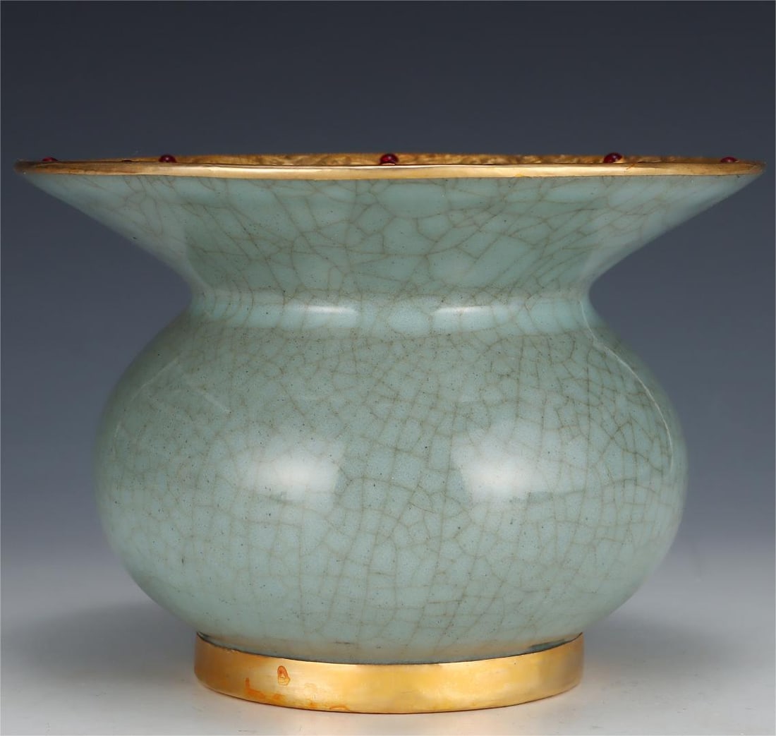 A gold-clad chisel of the official kiln of the Song Dynasty is engraved with gemstone slag buckets (1 of 9)