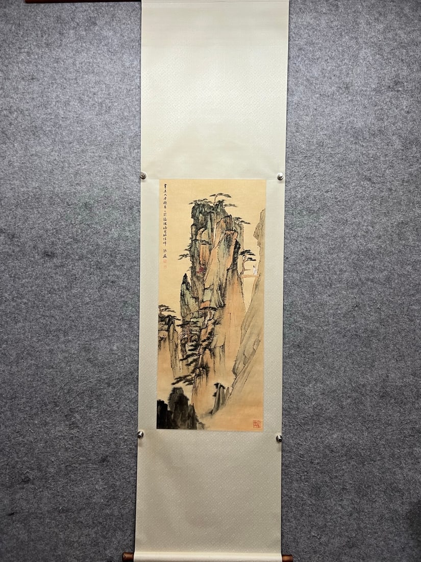 A landscape painting by Zhang Daqian: Zhang Daqian's landscape painting Flower core Size:102×43cm (The Dimensions Of All Batches Are Manually Measured.If You Need More Detailed Information, Please Contact Our Customer Service Before Bidd