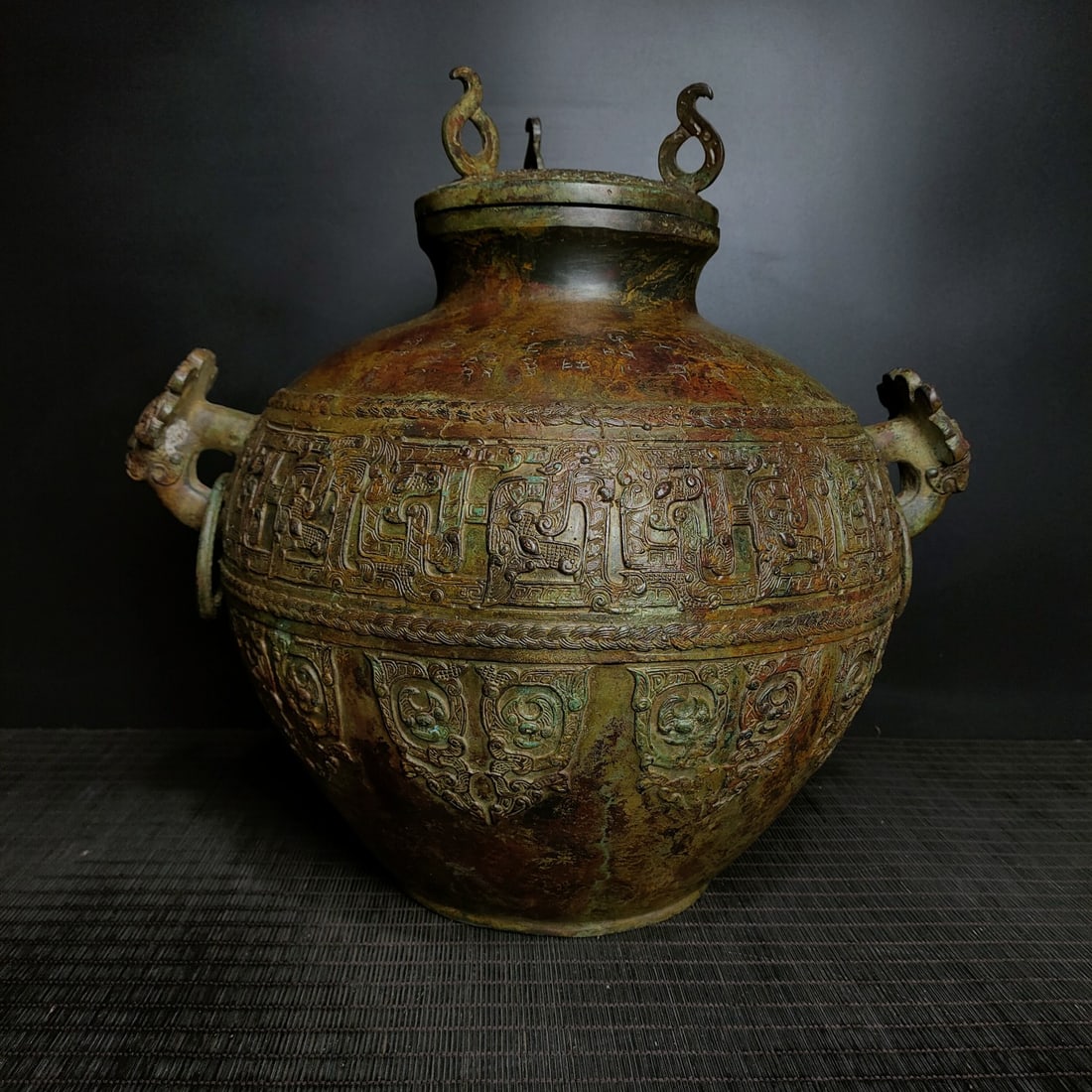 A bronze round jar from the Warring States period (1 of 9)