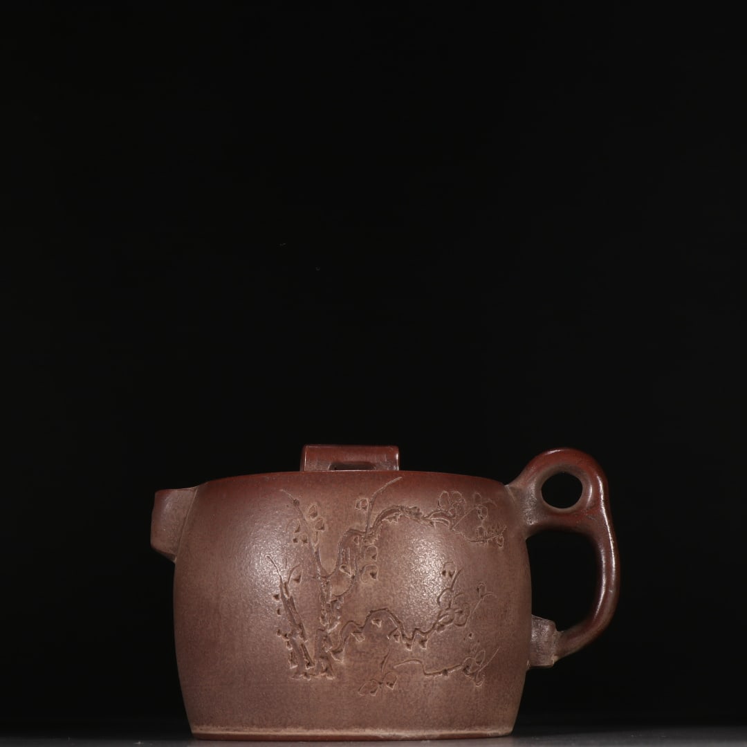 A beautiful purple sand plum pattern well railing teapot: Exquisite purple sand plum pattern well railing teapot Size:H:10.7cm W:15.3cm (The Dimensions Of All Batches Are Manually Measured.If You Need More Detailed Information, Please Contact Our Customer Se