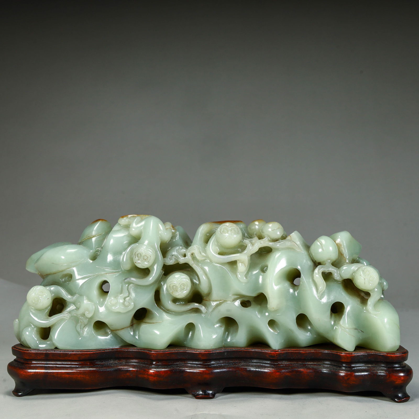 A Hetian jade ornament from the Qing Dynasty (1 of 9)
