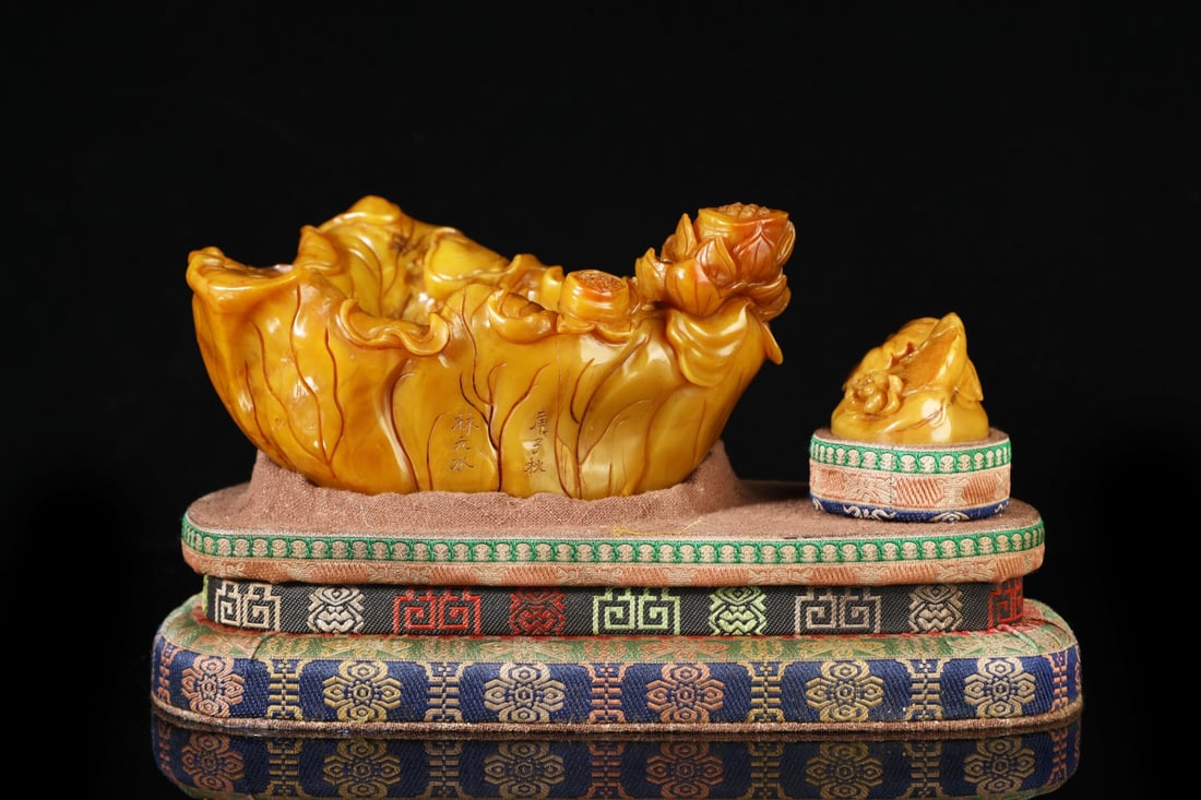 A beautiful Shoushan stone ornament: Exquisite Shoushan stone ornaments Size:W:1262g H:8cm W:16cm (The Dimensions Of All Batches Are Manually Measured.If You Need More Detailed Information, Please Contact Our Customer Service Before Bidd