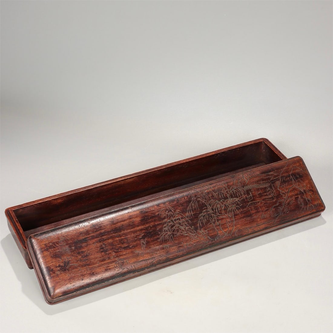 A mahogany wood carving of the Qing Dynasty Yunqiao Mountain Landscape Figure Box (1 of 9)