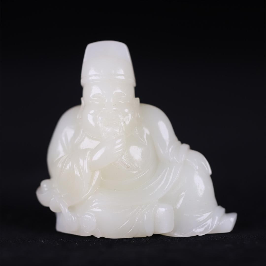 An old Hetian jade star ornament from the Qing Dynasty: Qing Dynasty's old Hetian jade star ornament Size:6.7x7.1x3.5cm W:150g (The Dimensions Of All Batches Are Manually Measured.If You Need More Detailed Information, Please Contact Our Customer Service B