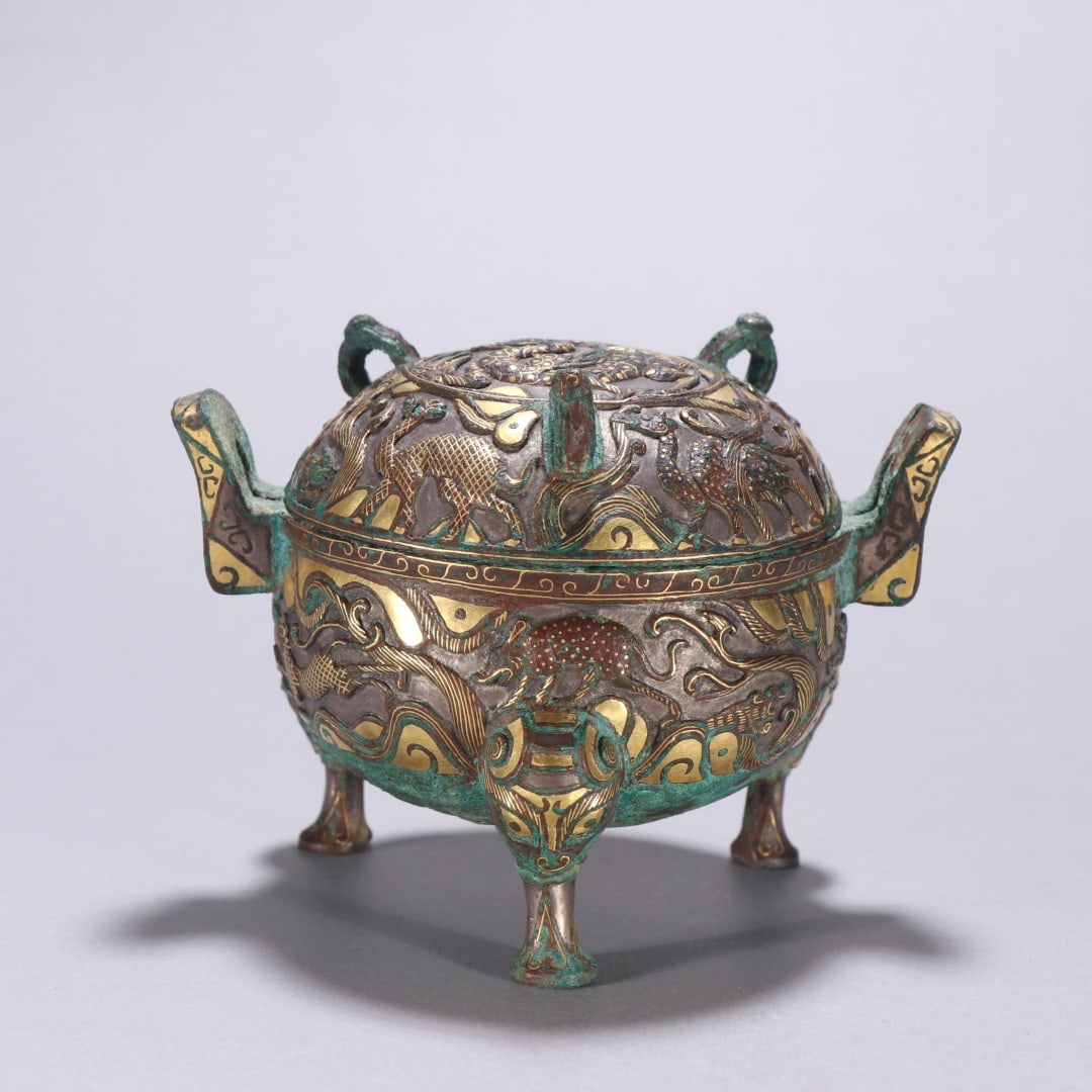 A copper wrong gold and silver beast pattern cover furnace of the Han Dynasty (1 of 9)