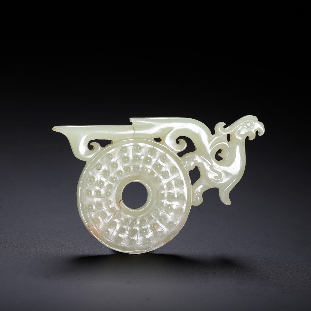 A beautiful ancient jade wall: Exquisite ancient jade wall Size:L:7.2cm H:5.7cm W:30g (The Dimensions Of All Batches Are Manually Measured.If You Need More Detailed Information, Please Contact Our Customer Service Before Bidding.)