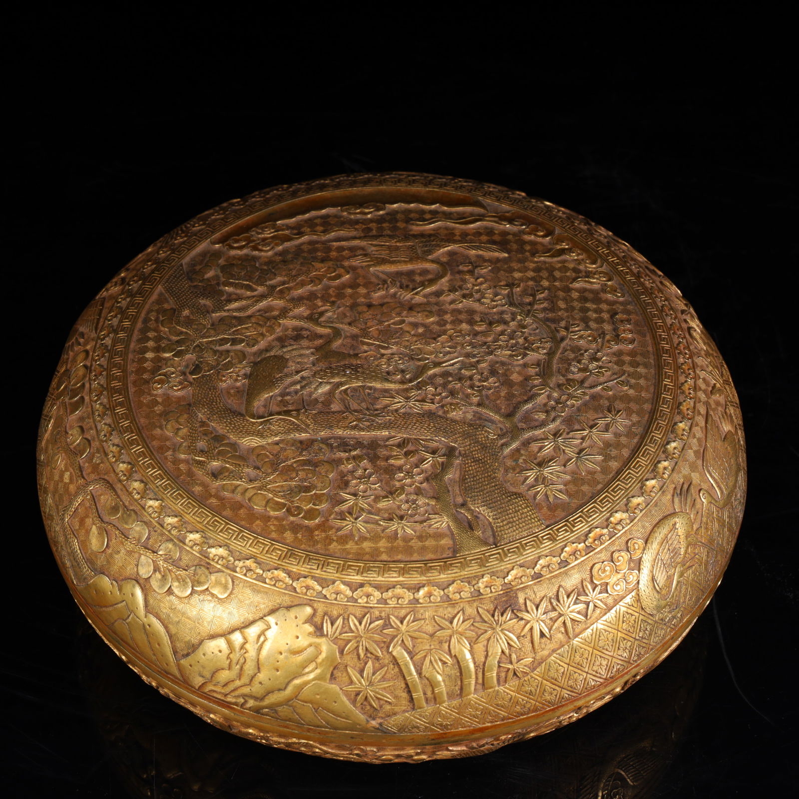 A copper-gilt crane deer with a spring pattern lid box from the Qing Dynasty (1 of 8)