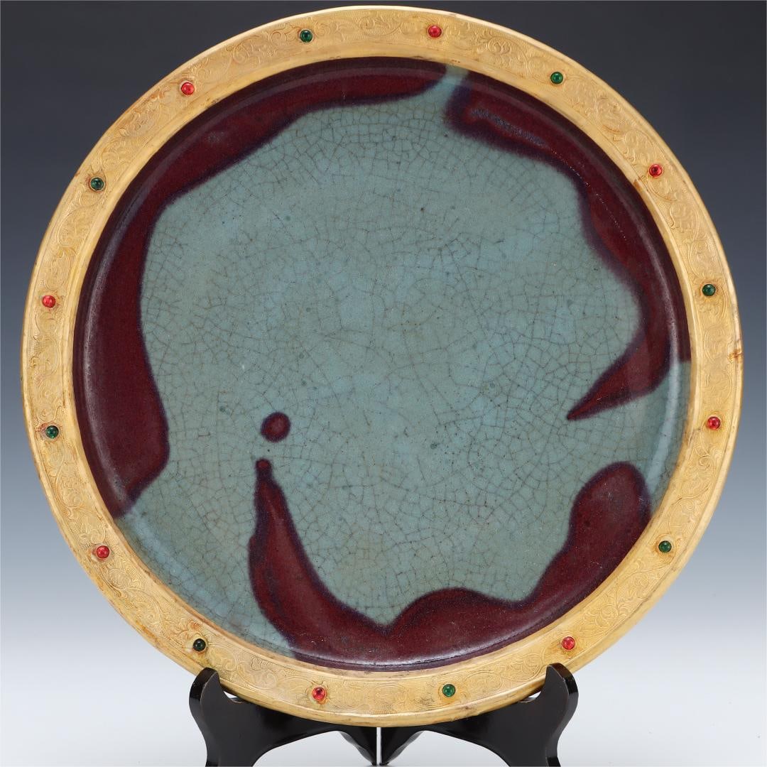 A rose purple glaze gold-carved folded edge plate of the Song Dynasty Jun kiln (1 of 9)