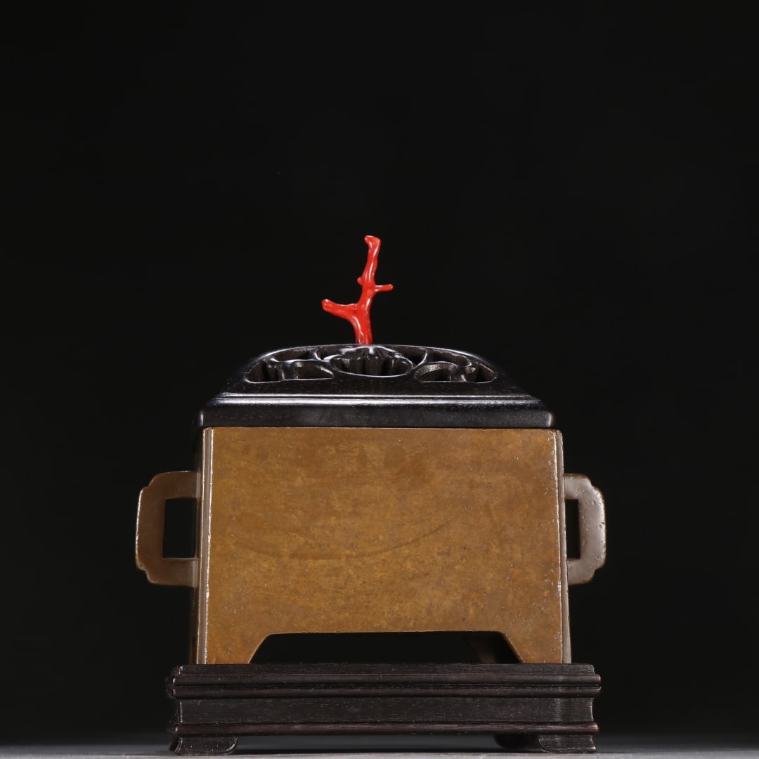 A copper-tired square aroma burner made in the Xuande era of the Ming Dynasty (1 of 9)