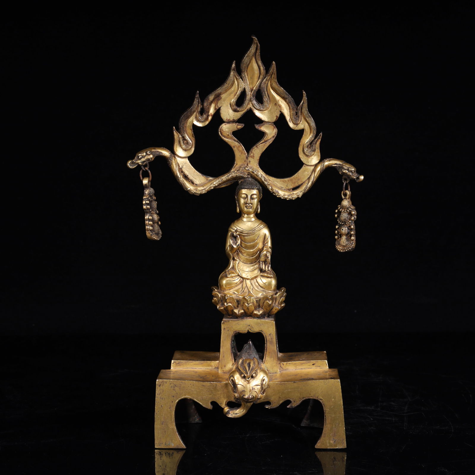 A bronze gilt Buddha seated statue of the Tang Dynasty: Tang Dynasty copper gilt Buddha seated statue Size: 19x9.5x32cmW: 1200g (The Dimensions Of All Batches Are Manually Measured.If You Need More Detailed Information, Please Contact Our Customer Service