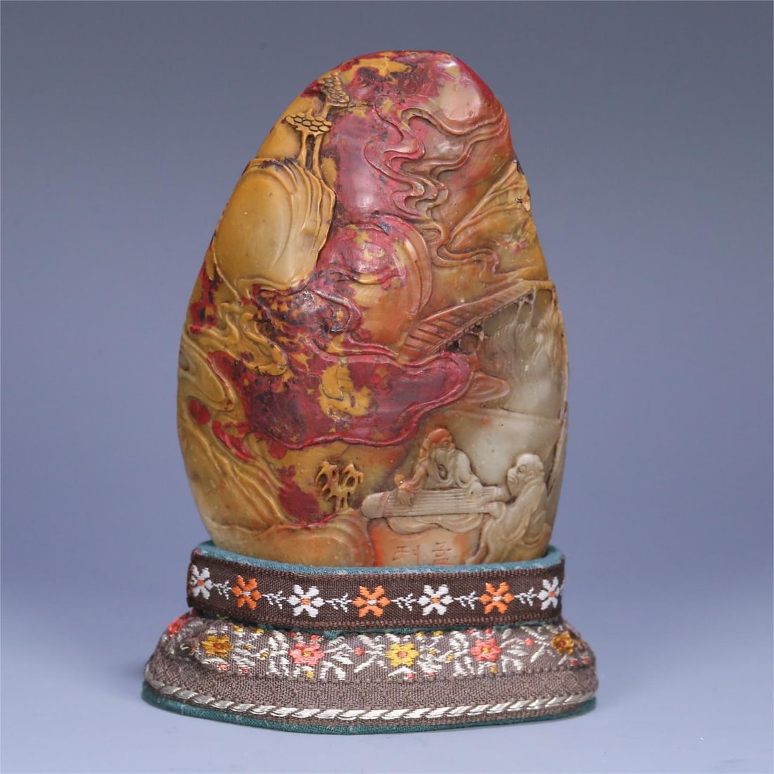 A seal of Sha Menghai's bloodstone character landscape: Sha Menghai's bloodstone character landscape and mountain child seal Size:9.5x6.7x3.3cm W:272g (The Dimensions Of All Batches Are Manually Measured.If You Need More Detailed Information, Please Contac