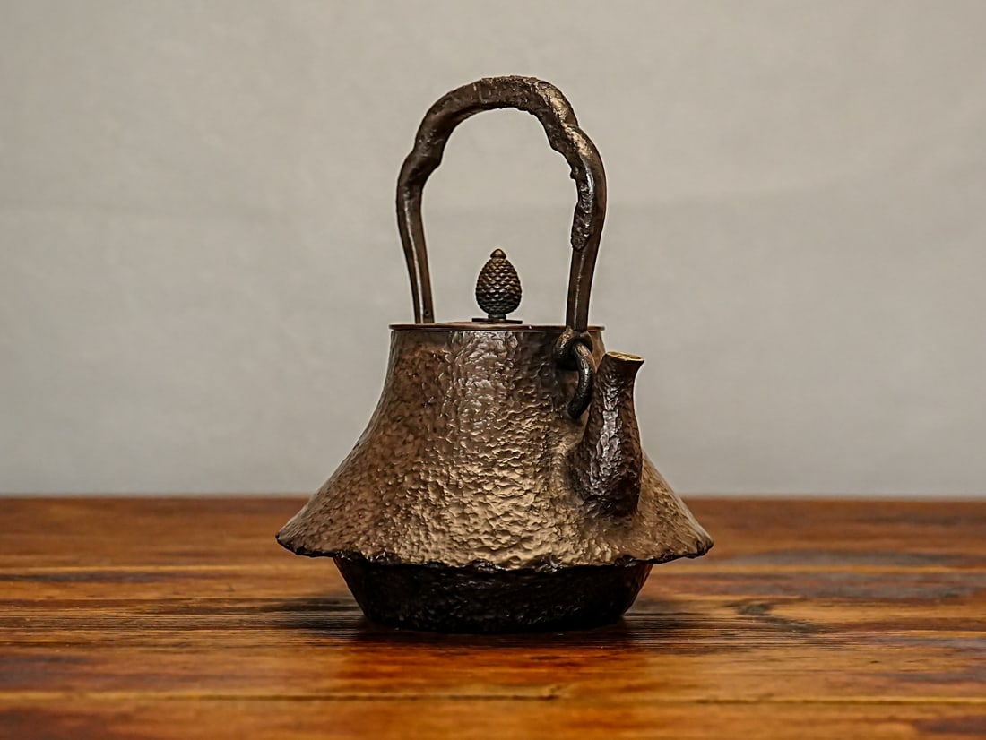 A beautiful Mt. Fuji type kettle - 3