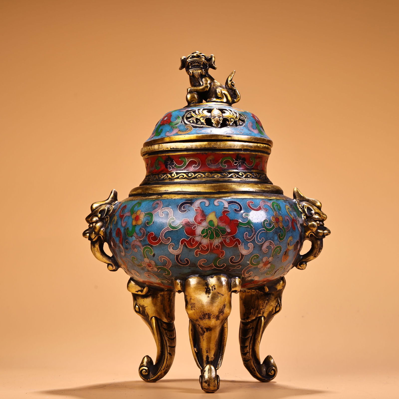 A fine pure copper all-copper high relief engraving gilt cloisonn é enamel incense burner: Exquisite pure copper full copper high relief engraving gilt cloisonné enamel color incense burner Size:W:1800g H:27cm W:19cm (The Dimensions Of All Batches Are Manually