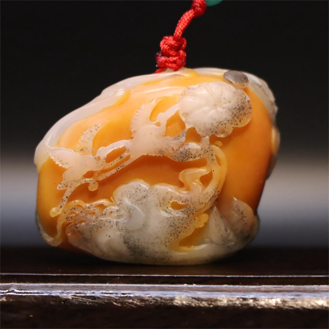 A beautiful silver-clad goldfield yellow pendant: Exquisite silver-wrapped gold field yellow pendant Size:W:34g (The Dimensions Of All Batches Are Manually Measured.If You Need More Detailed Information, Please Contact Our Customer Service Before Bid