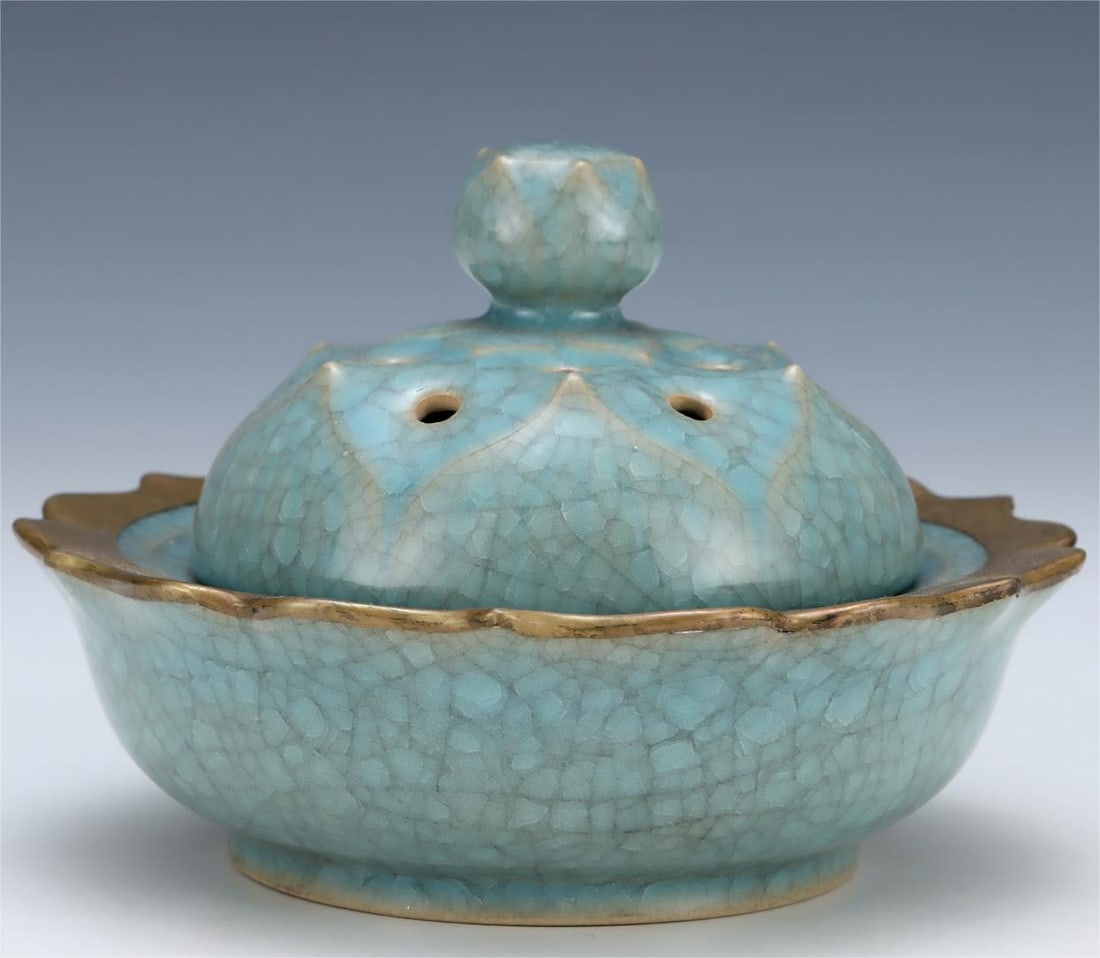 A piece of sky blue glazed ice flake aromatherapy from the Song Dynasty with Ru kiln (1 of 9)