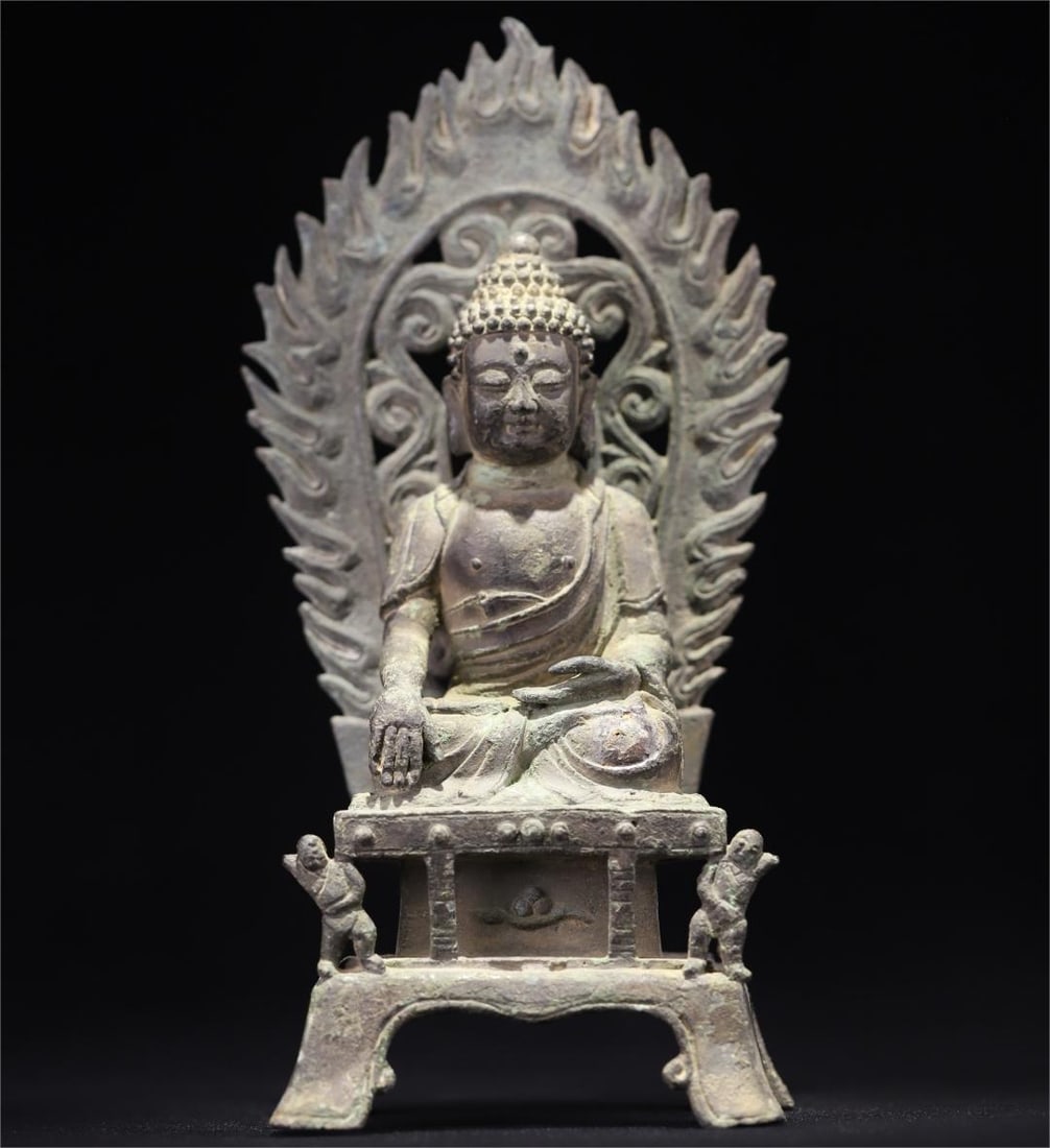 A bronze statue of Shakyamuni from the Ming Dynasty: A bronze statue of Shakyamuni in the Ming Dynasty Size:H:26x11x7cm W:1546.8g (The Dimensions Of All Batches Are Manually Measured.If You Need More Detailed Information, Please Contact Our Customer Ser