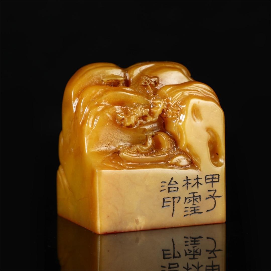A fine Shoushan stone seal (1 of 9)