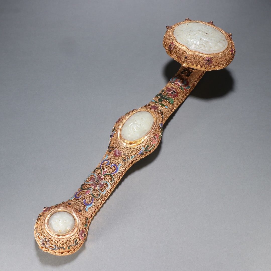 A silver gilt inlaid Hetian jade dragon pattern ruyi handle of the Qing Dynasty (1 of 9)