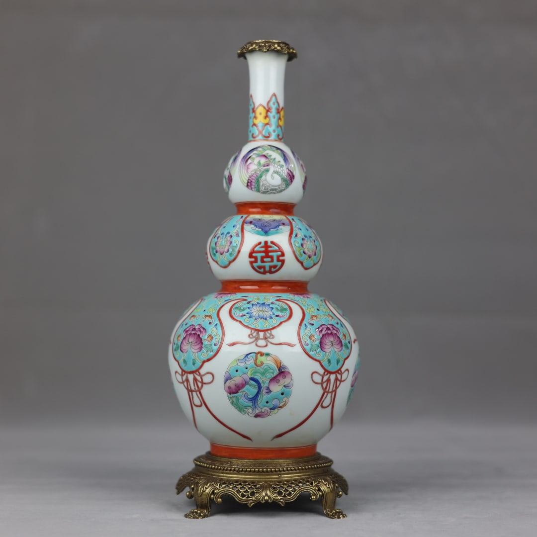 A beautiful copper-inlaid porcelain pastel Fushou fish algae pattern inlaid copper-rimmed gourd (1 of 8)