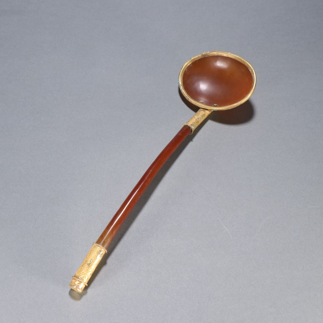 A piece of Liao Jin's agate gold-clad spoon (1 of 9)
