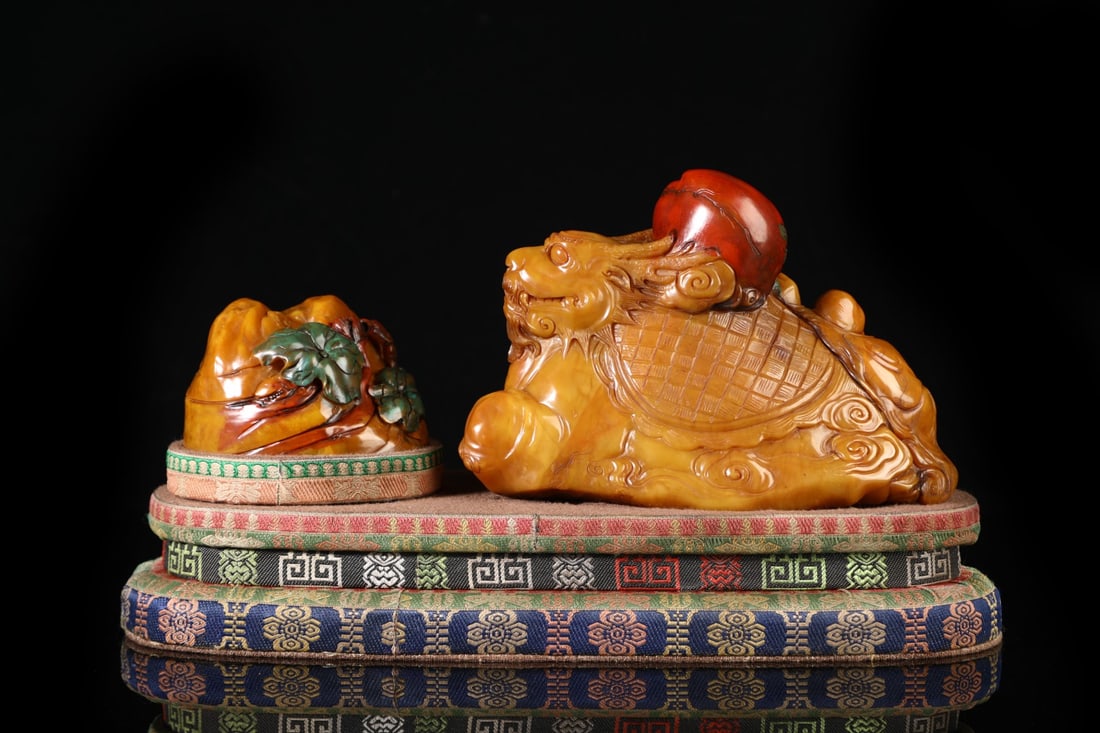 A beautiful Shoushan stone beast-shaped ornament (1 of 11)