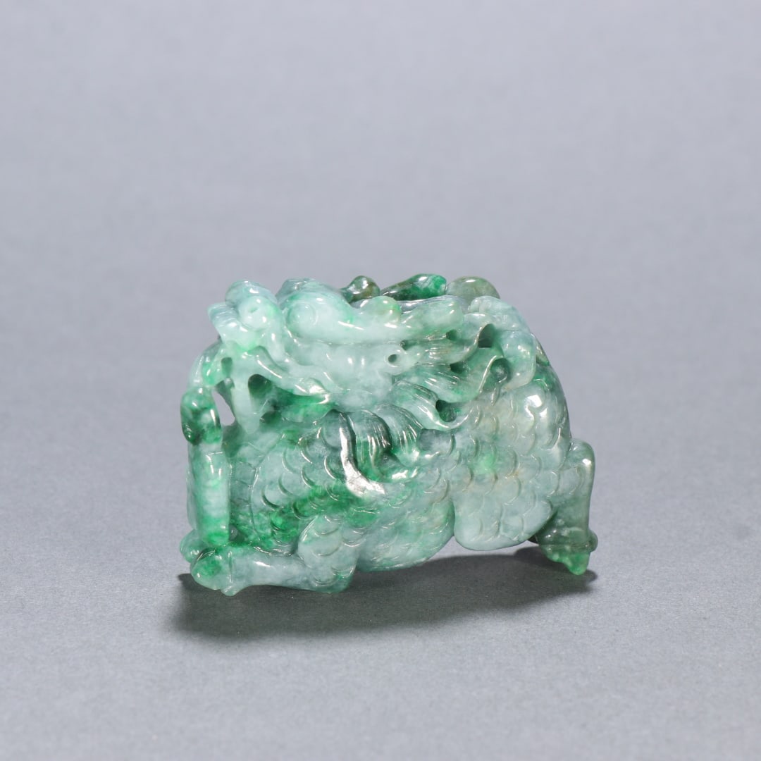 A beautiful jade dragon carving (1 of 9)