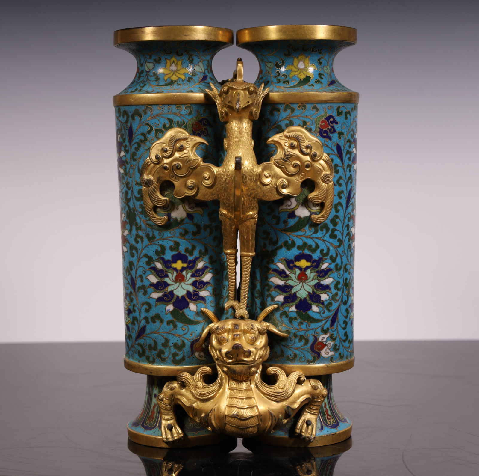 A cloisonn é diplex from the Qing Dynasty: Cloisonné double bottle of the Qing Dynasty SIZE: L: 15.4cm W:10.6cm H:27.4cm W:3.1kg (The Dimensions Of All Batches Are Manually Measured.If You Need More Detailed Information, Please Contact Our Cu