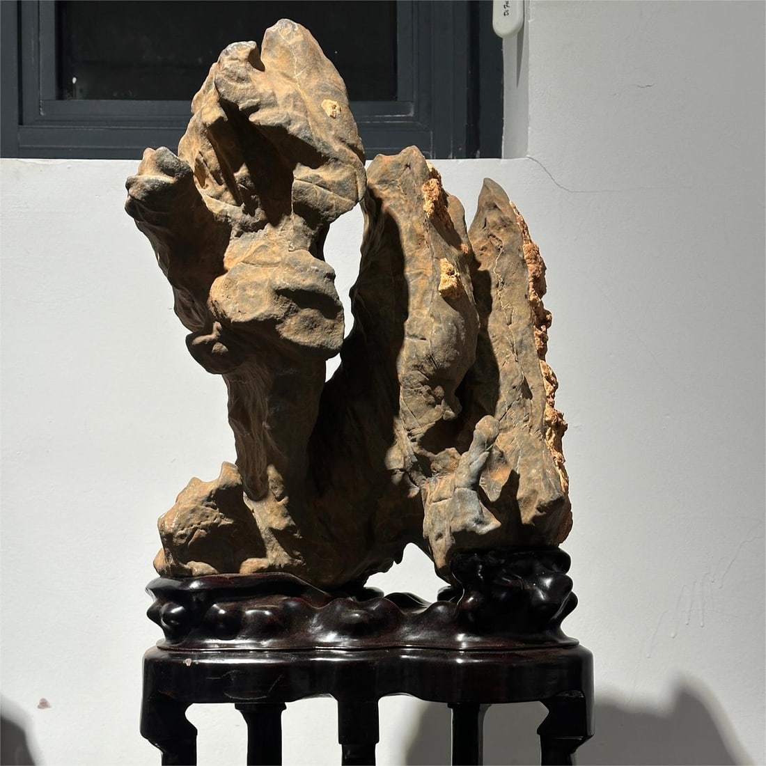 A fine Lingbi stone: Exquisite Lingbi stone Size:H:58cm W:30cm T:24cm (The Dimensions Of All Batches Are Manually Measured.If You Need More Detailed Information, Please Contact Our Customer Service Before Bidding.)