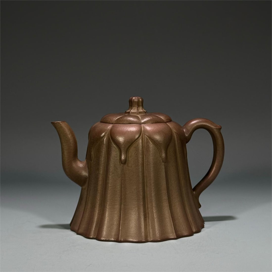 A beautiful water chestnut pot: Exquisite water chestnut pot Size:13.5×10.5×10cm W:326g (The Dimensions Of All Batches Are Manually Measured.If You Need More Detailed Information, Please Contact Our Customer Service Before Bidding