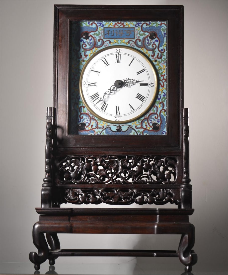 A Hendry red sour branch inlaid cloisonn é enamel double bell Su bell from the Republic of China: During the Republic of China, Hendry's big red sour branch inlaid cloisonné enamel double bell Su bell Size:H:65cm W:40cm (The Dimensions Of All Batches Are Manually Measured.If You Need More Detaile