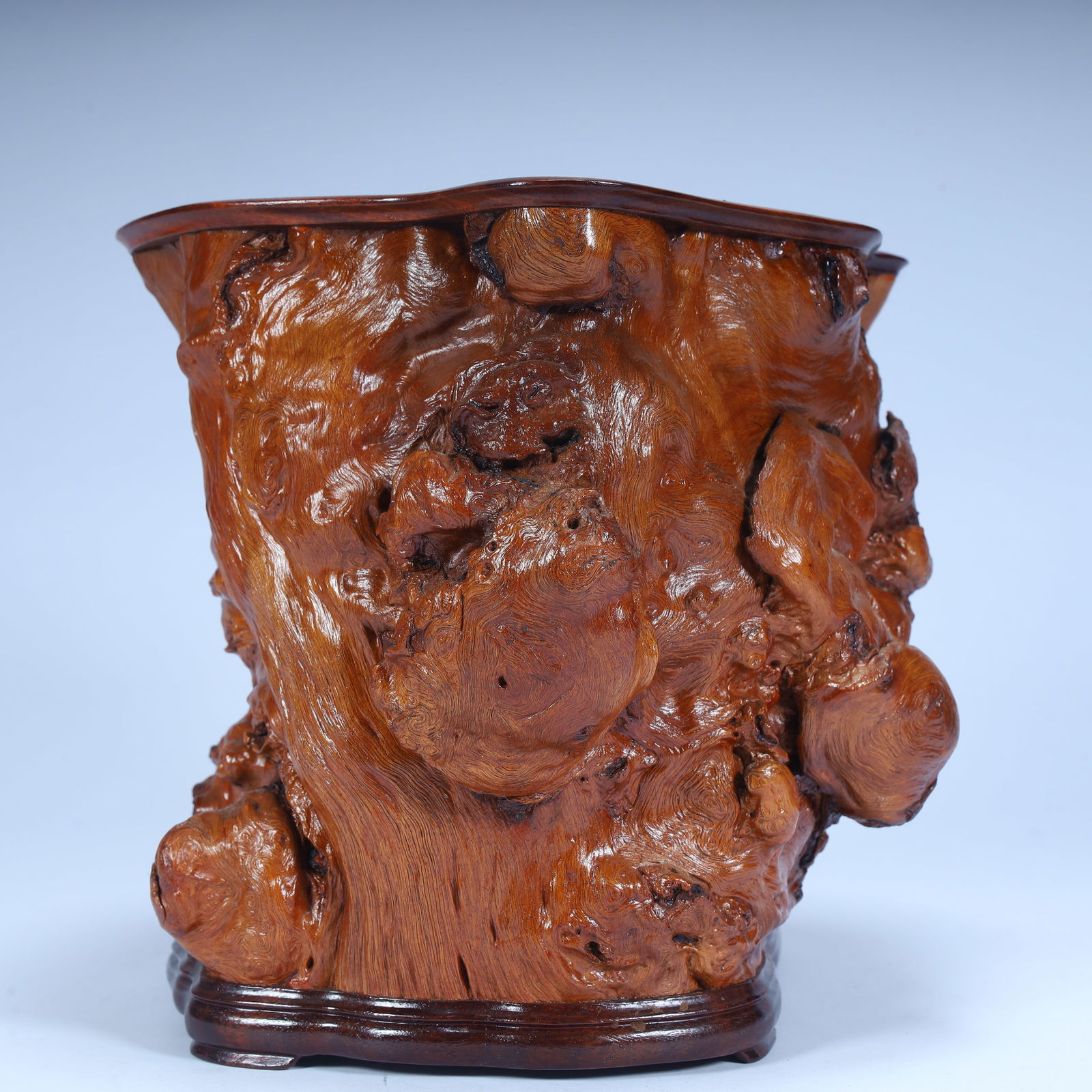 A gall wood pen holder from the Qing Dynasty: The gall of the Qing Dynasty is a pen holder Size: H:17.5cm L: 20cm W:19cm W:1216g (The Dimensions Of All Batches Are Manually Measured.If You Need More Detailed Information, Please Contact Our Custom