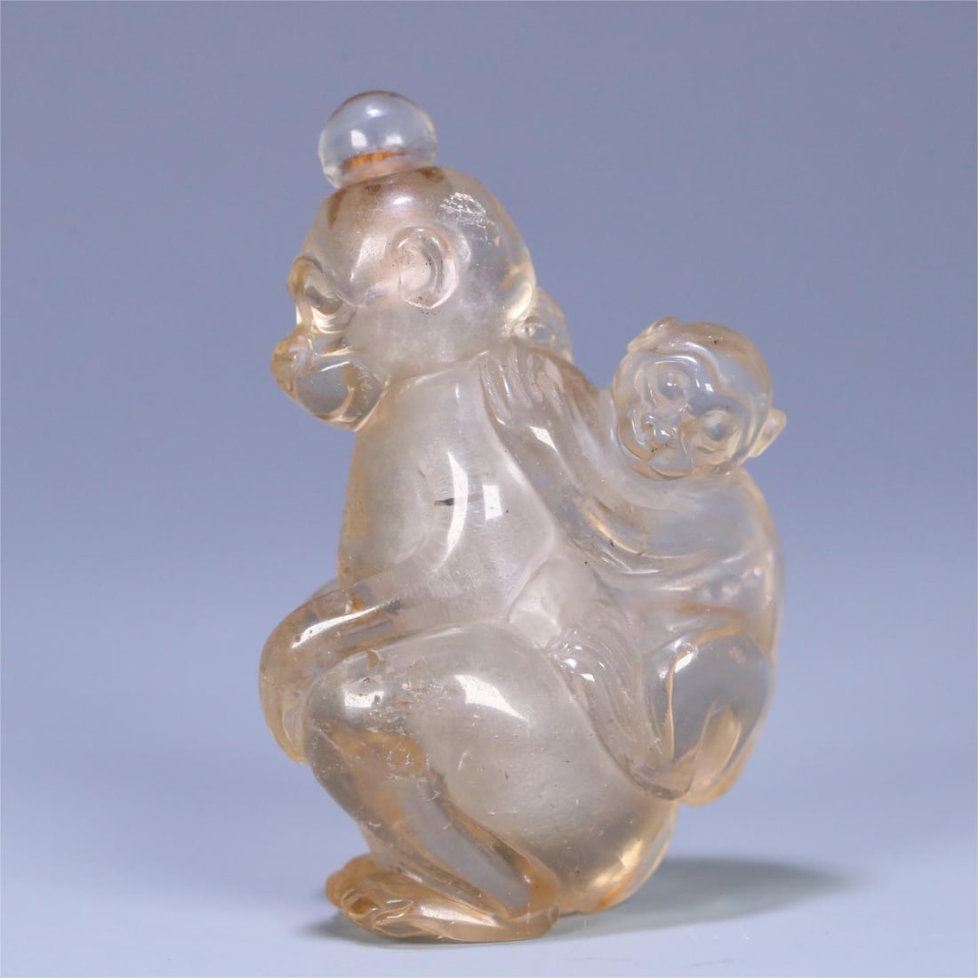 A natural crystal snuff bottle of the Qing Dynasty has been enfeoffed as a marquis for generations (1 of 9)