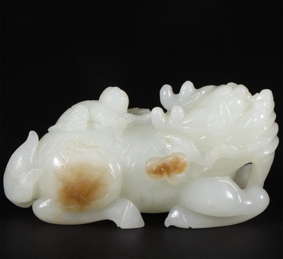 A piece of Hetian jade unicorn from the Qing Dynasty sent a son: The Hetian jade unicorn of the Qing Dynasty sent the son Size:L:9.1cm W:3.5cm H:4.7cm W:204g (The Dimensions Of All Batches Are Manually Measured.If You Need More Detailed Information, Please Contact